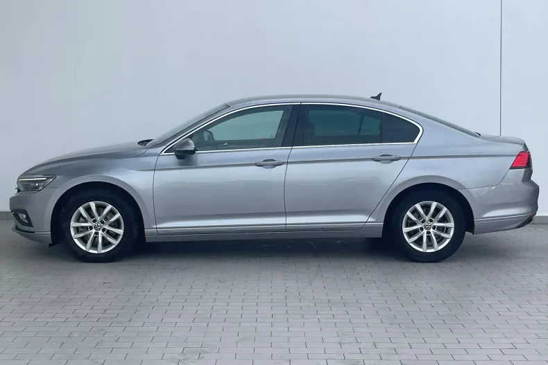 Volkswagen Passat din 2021 cu 49.449 km - oferta VOL256509 - foto 5