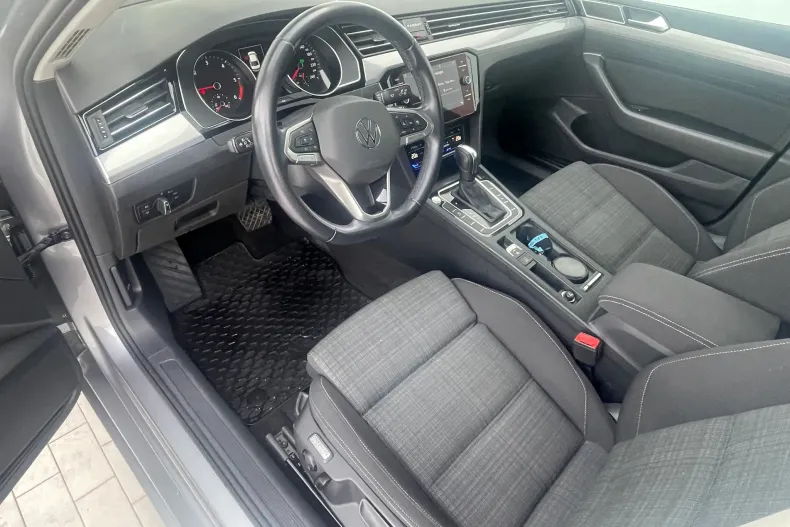 Volkswagen Passat din 2021 cu 49.449 km - oferta VOL256509 - foto 13