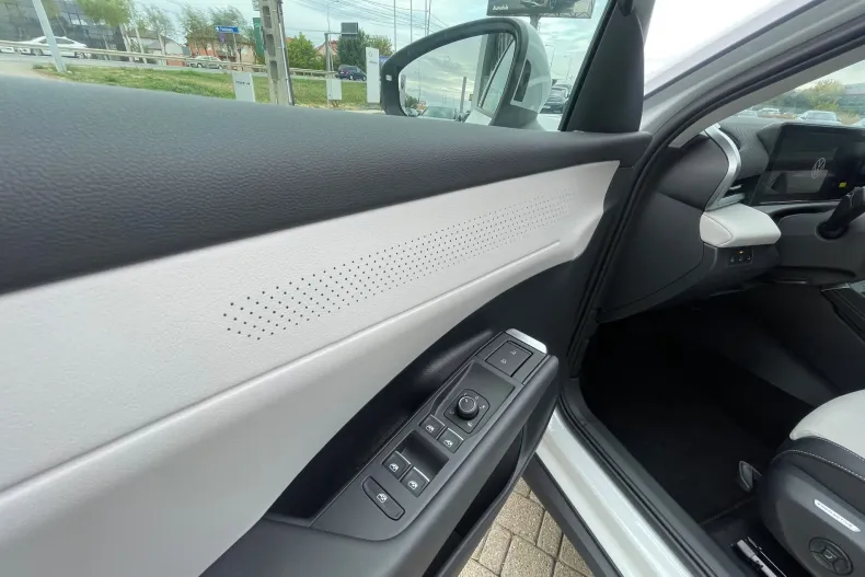 Volkswagen T-Roc din 2026 cu 4 km - oferta VOL256525 - foto 11