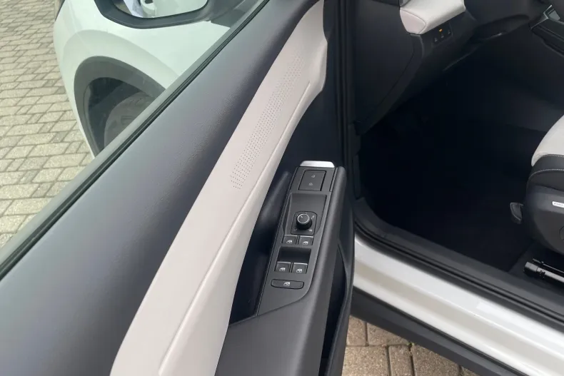 Volkswagen T-Roc din 2026 cu 4 km - oferta VOL256525 - foto 17