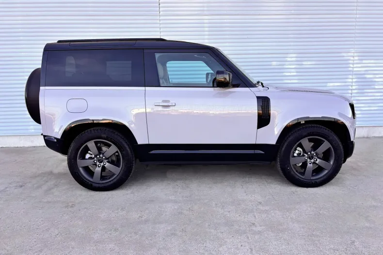 Land Rover Defender din 2025 cu 5.398 km - oferta LAN256551 - foto 2