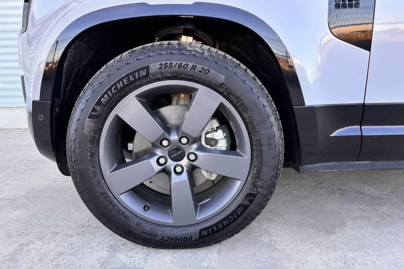 Land Rover Defender din 2025 cu 5.398 km - oferta LAN256551 - foto 3