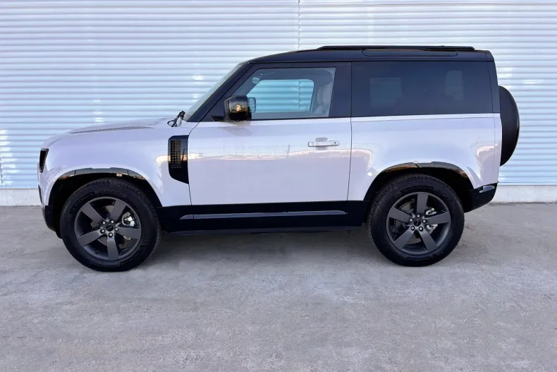 Land Rover Defender din 2025 cu 5.398 km - oferta LAN256551 - foto 4