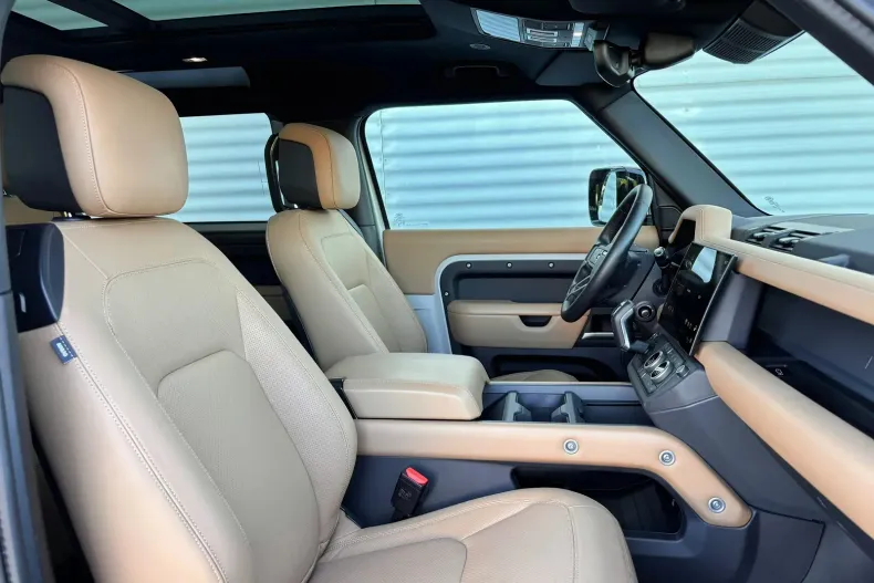 Land Rover Defender din 2025 cu 5.398 km - oferta LAN256551 - foto 7