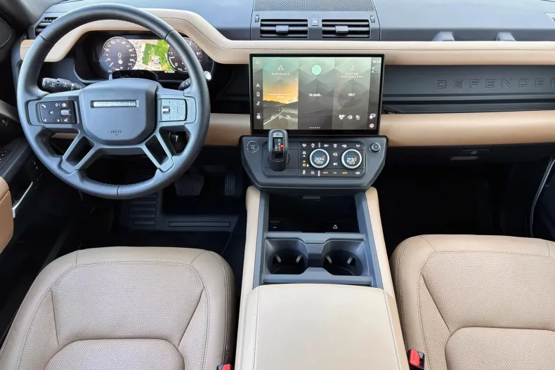 Land Rover Defender din 2025 cu 5.398 km - oferta LAN256551 - foto 8