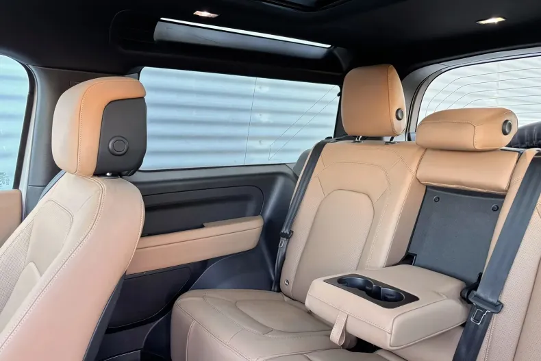 Land Rover Defender din 2025 cu 5.398 km - oferta LAN256551 - foto 9