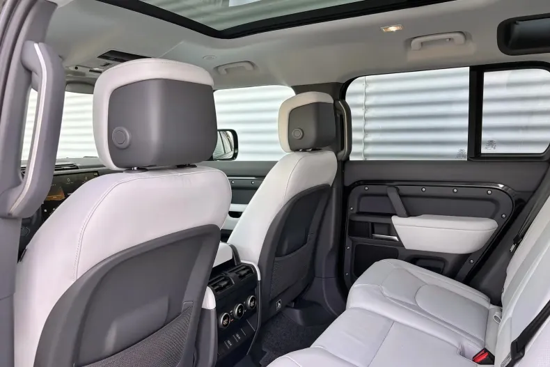 Land Rover Defender din 2026 cu 1 km - oferta LAN256552 - foto 9