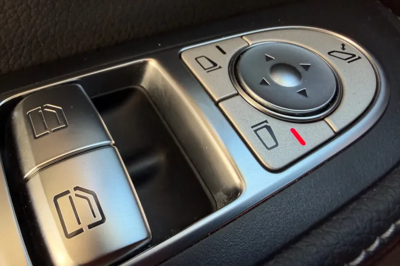 Mercedes-Benz V 300 (Clasa V) din 2025 cu 49.000 km - oferta MER256563 - foto 33
