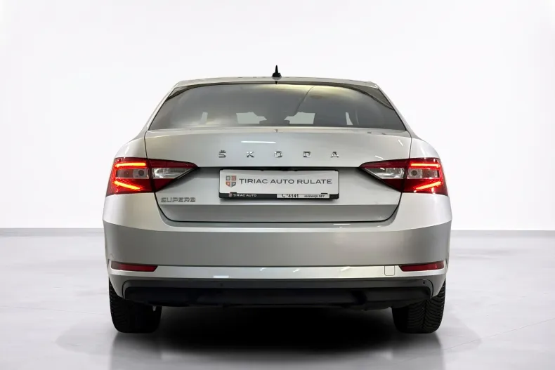 Skoda Superb din 2023 cu 139.198 km - oferta SKO256584 - foto 4