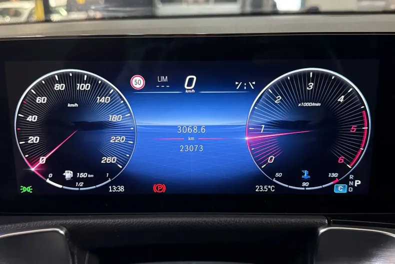 Mercedes-Benz GLB 200 (Clasa GLB) din 2025 cu 23.073 km - oferta MER256597 - foto 11