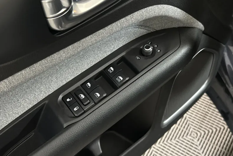 Jeep Compass din 2023 cu 64.340 km - oferta JEE256602 - foto 14