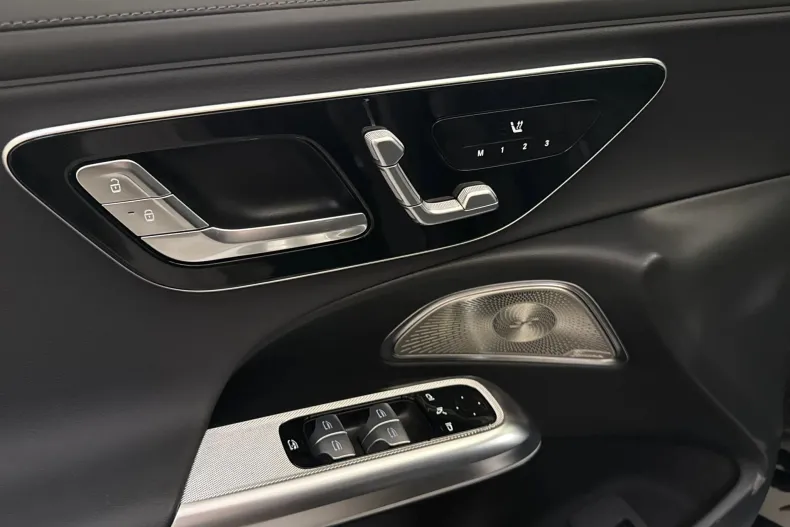 Mercedes-Benz E 220 (Clasa E) din 2025 cu 24.248 km - oferta MER256605 - foto 14