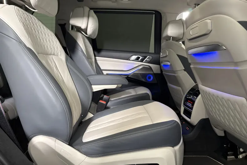BMW X7 (Seria X) din 2022 cu 98.306 km - oferta BMW256607 - foto 12