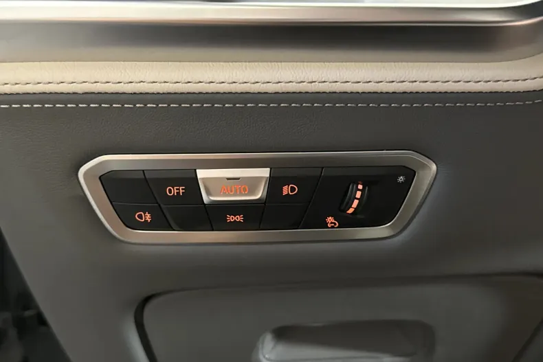 BMW X7 (Seria X) din 2022 cu 98.306 km - oferta BMW256607 - foto 16