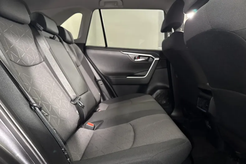 Toyota RAV4 din 2023 cu 68.137 km - oferta TOY256610 - foto 12
