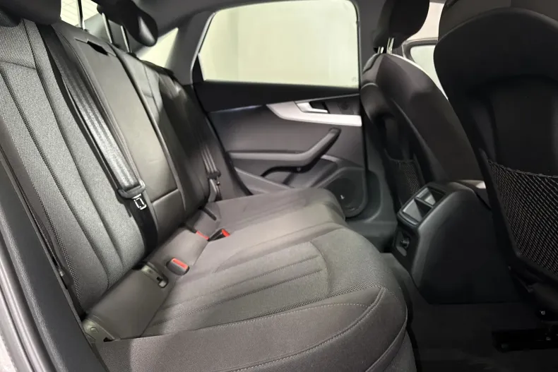 Audi A4 din 2022 cu 79.830 km - oferta AUD256614 - foto 12
