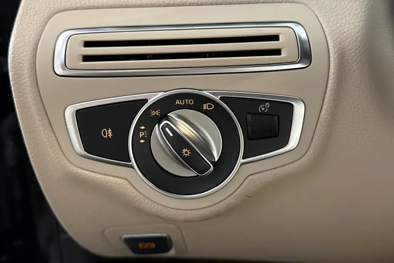 Mercedes-Benz C 200 (Clasa C) din 2020 cu 89.432 km - oferta MER256702 - foto 15