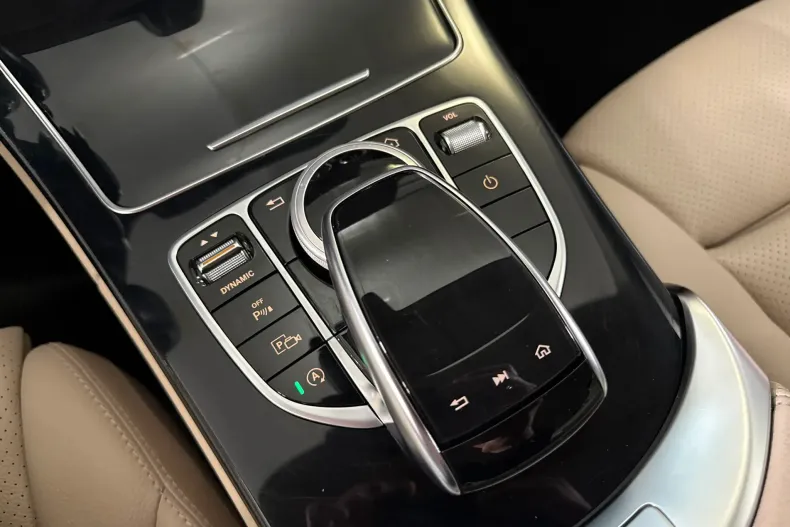 Mercedes-Benz C 200 (Clasa C) din 2020 cu 89.432 km - oferta MER256702 - foto 17