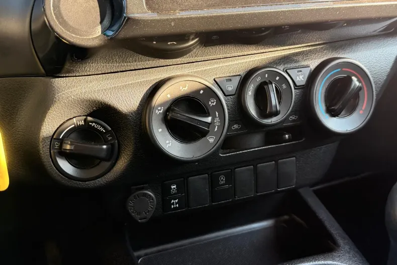 Toyota Hilux din 2021 cu 175.000 km - oferta TOY256707 - foto 23