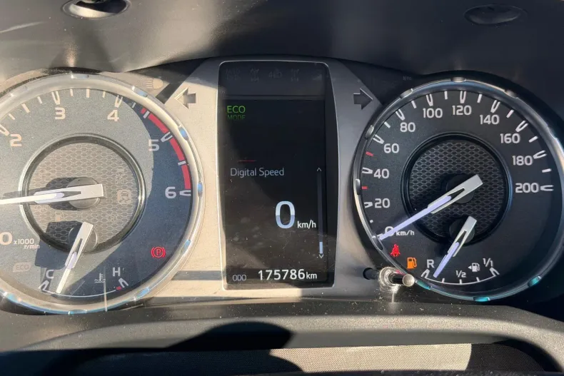 Toyota Hilux din 2021 cu 175.000 km - oferta TOY256707 - foto 33