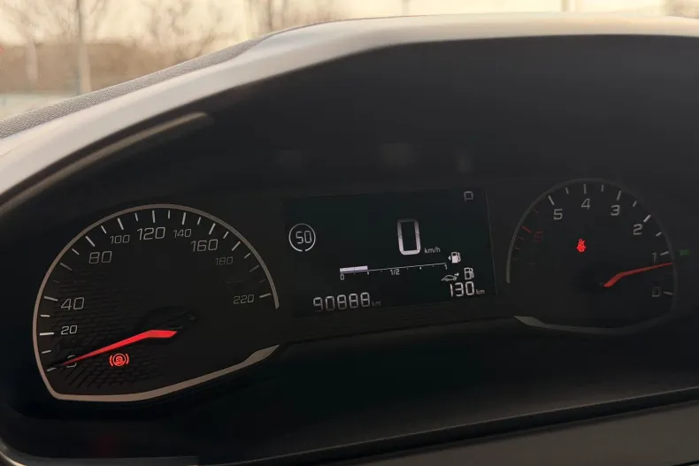 Peugeot 2008 din 2021 cu 90.000 km - oferta PEU256712 - foto 34