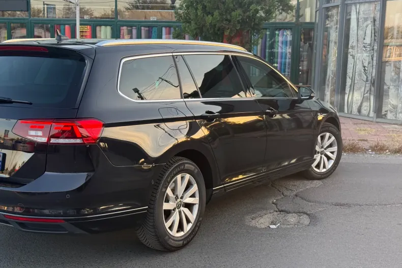 Volkswagen Passat din 2023 cu 177.622 km - oferta VOL256716 - foto 5