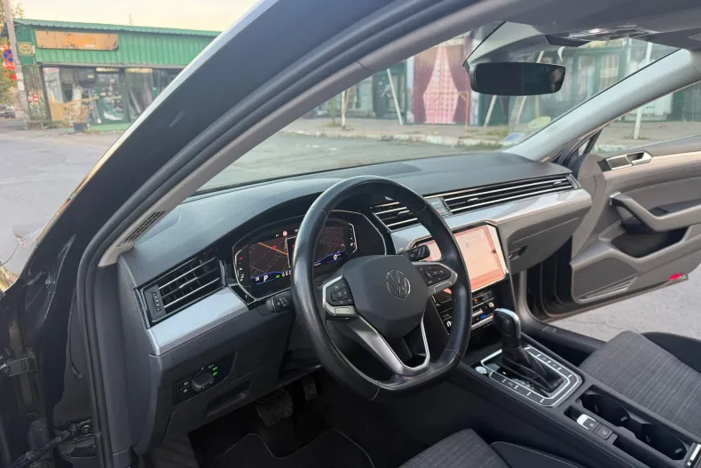 Volkswagen Passat din 2023 cu 177.622 km - oferta VOL256716 - foto 28