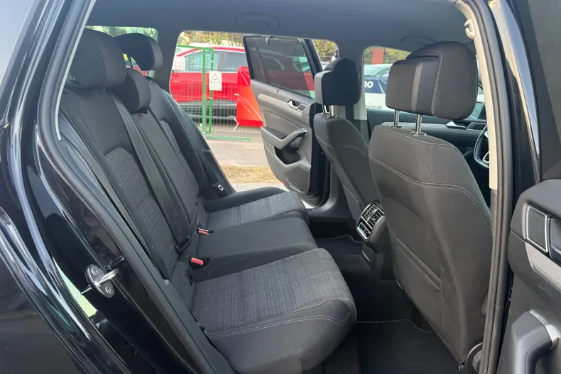 Volkswagen Passat din 2023 cu 177.622 km - oferta VOL256716 - foto 31
