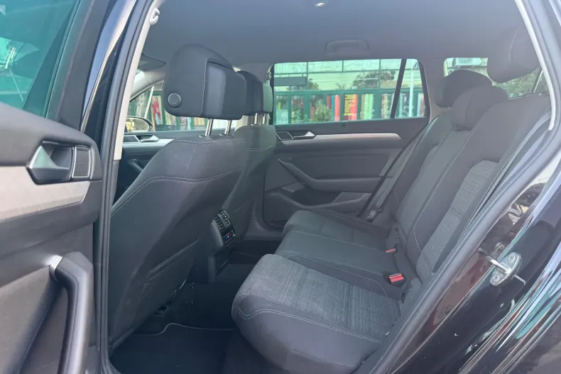 Volkswagen Passat din 2023 cu 177.622 km - oferta VOL256716 - foto 32