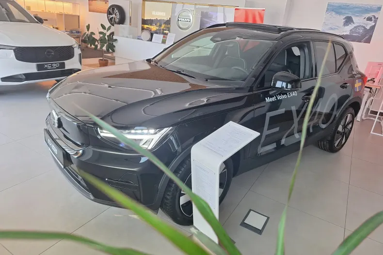 Volvo XC40 din 2026 cu 5 km - oferta VOL256747 - foto 2