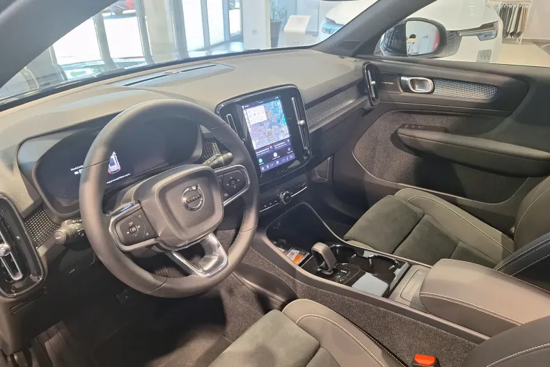 Volvo XC40 din 2026 cu 5 km - oferta VOL256747 - foto 10