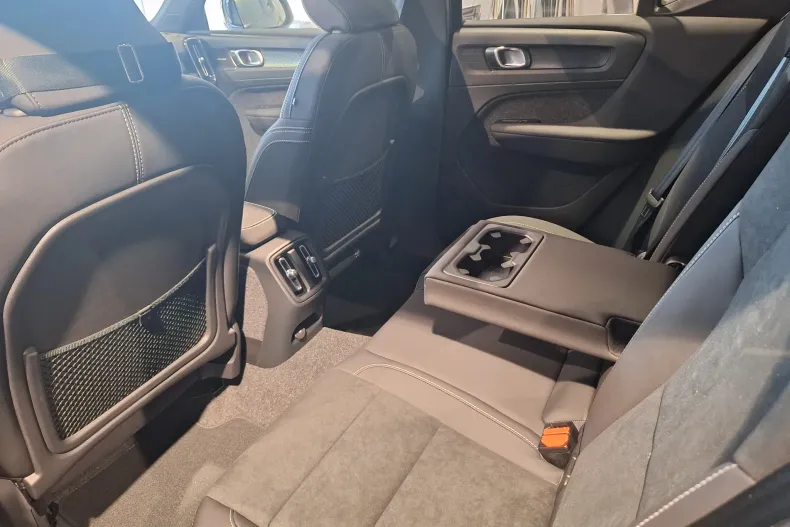Volvo XC40 din 2026 cu 5 km - oferta VOL256747 - foto 12