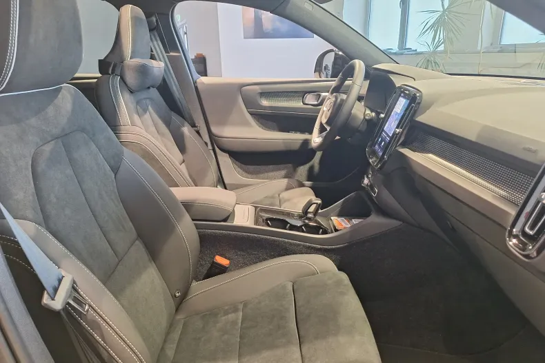 Volvo XC40 din 2026 cu 5 km - oferta VOL256747 - foto 14