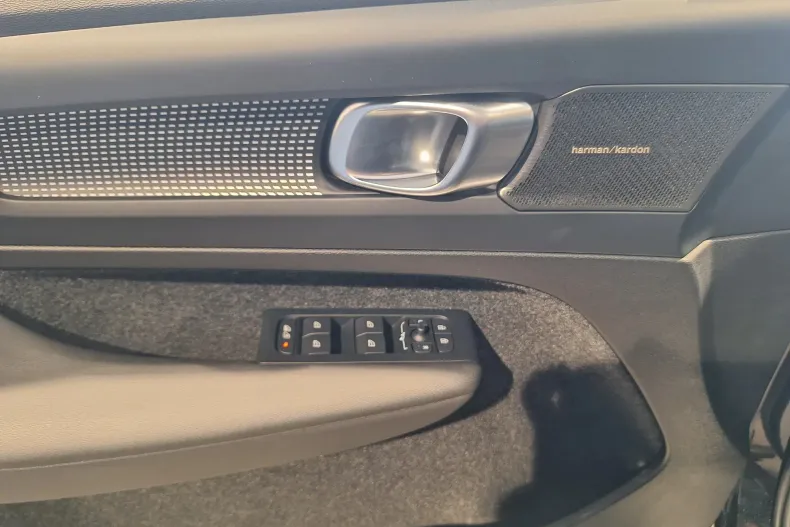 Volvo XC40 din 2026 cu 5 km - oferta VOL256747 - foto 17