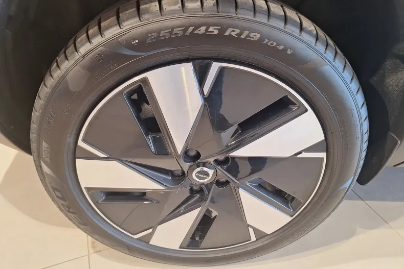 Volvo XC40 din 2026 cu 5 km - oferta VOL256747 - foto 22