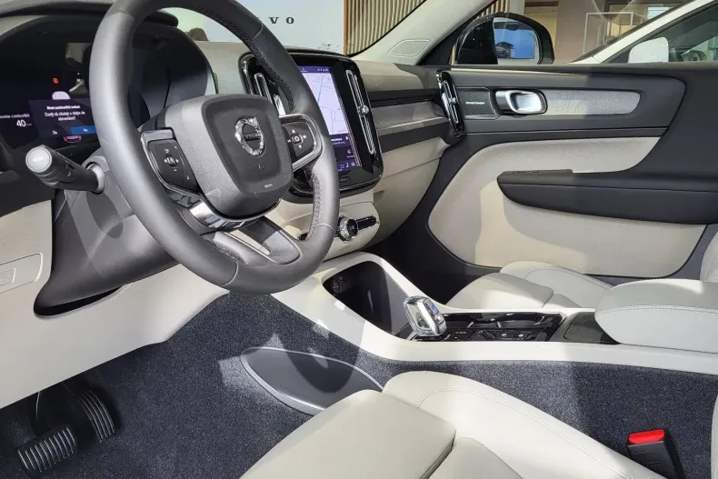 Volvo XC40 din 2026 cu 1 km - oferta VOL256775 - foto 6