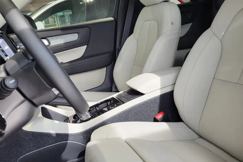 Volvo XC40 din 2026 cu 1 km - oferta VOL256775 - foto 7