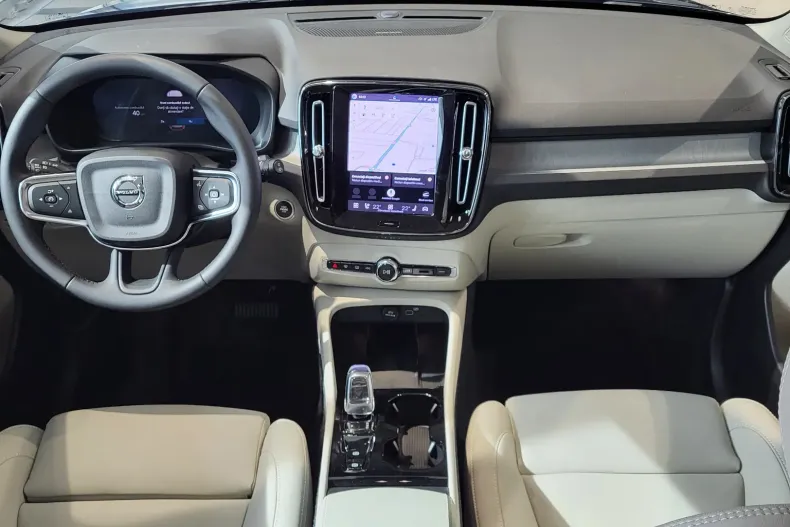 Volvo XC40 din 2026 cu 1 km - oferta VOL256775 - foto 9