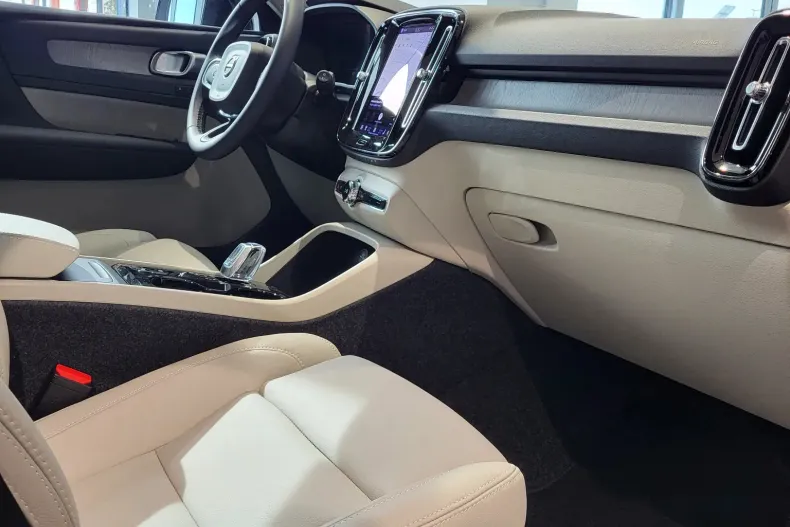 Volvo XC40 din 2026 cu 1 km - oferta VOL256775 - foto 10