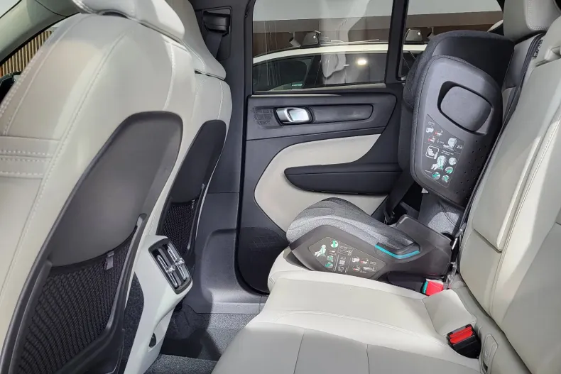 Volvo XC40 din 2026 cu 1 km - oferta VOL256775 - foto 11