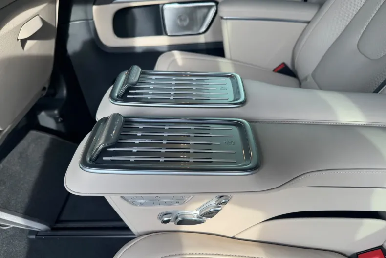 Mercedes-Benz V 300 (Clasa V) din 2025 cu 33.000 km - oferta MER256809 - foto 12