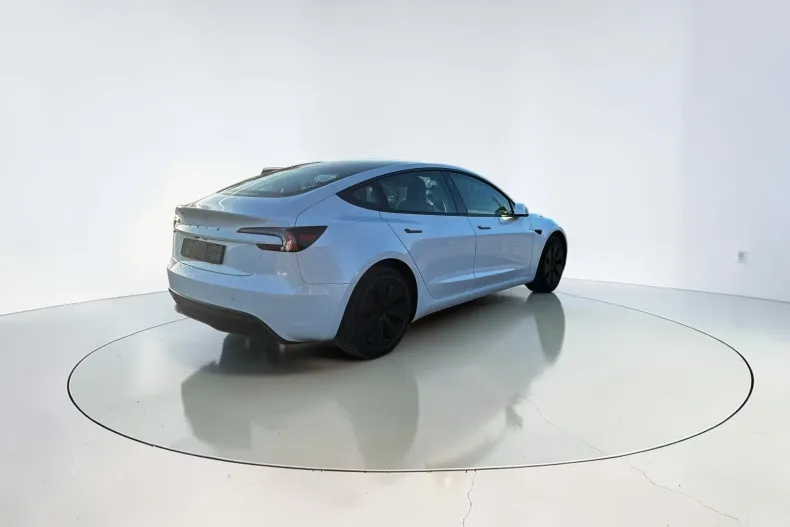 Tesla Model 3 din 2026 cu 100 km - oferta TES256849 - foto 4