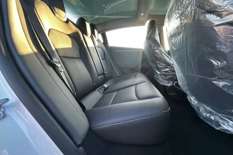 Tesla Model 3 din 2026 cu 100 km - oferta TES256849 - foto 15
