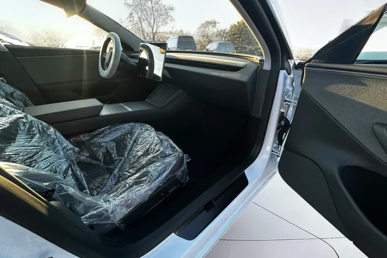 Tesla Model 3 din 2026 cu 100 km - oferta TES256849 - foto 16