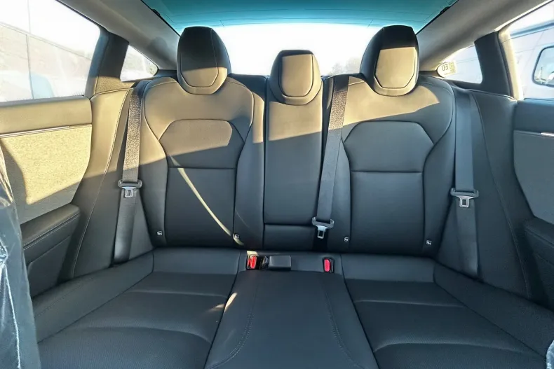 Tesla Model 3 din 2026 cu 100 km - oferta TES256849 - foto 18