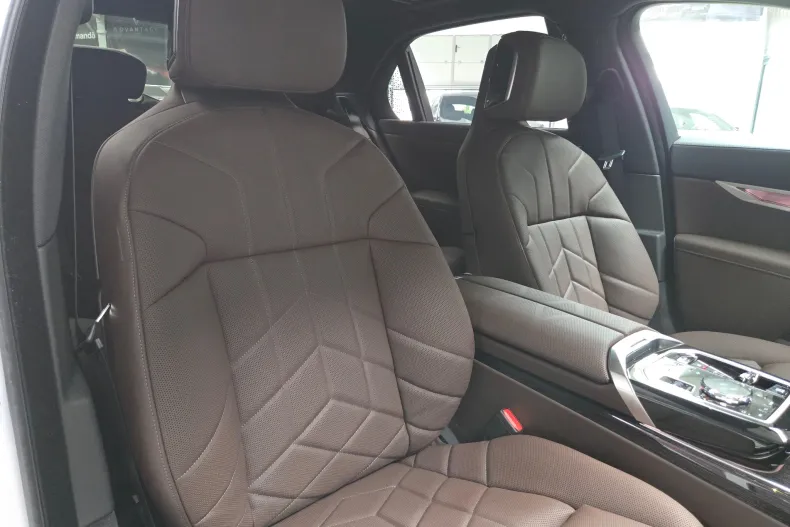 BMW 740 (Seria 7) din 2026 cu 20 km - oferta BMW256855 - foto 9