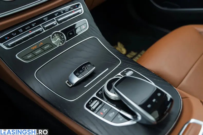 Mercedes-Benz E 300 (Clasa E) din 2020 cu 122.501 km - oferta MER256902 - foto 23