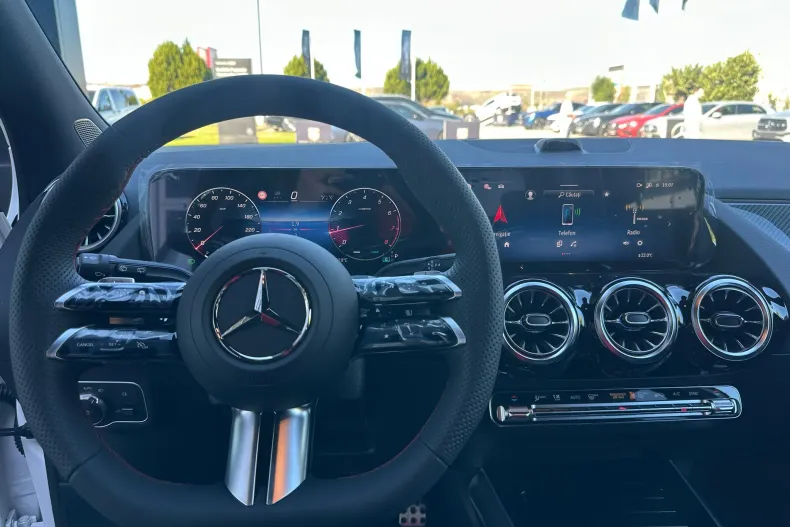 Mercedes-Benz GLA 220 (Clasa GLA) din 2026 cu 10 km - oferta MER256907 - foto 11