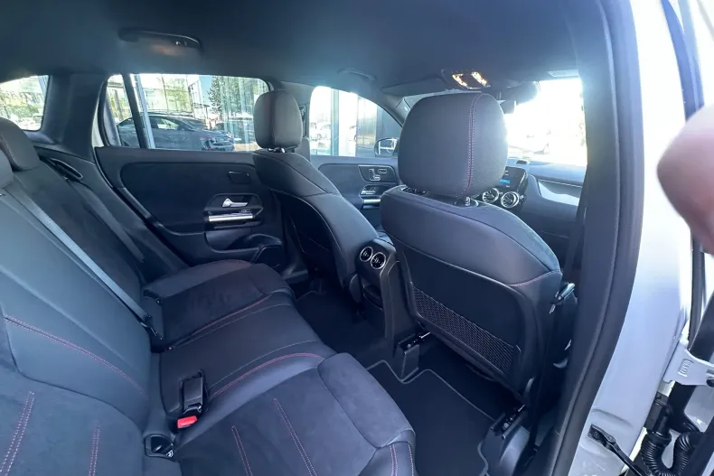 Mercedes-Benz GLA 220 (Clasa GLA) din 2026 cu 10 km - oferta MER256907 - foto 16