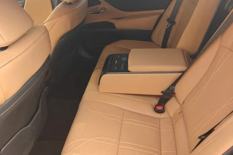 Lexus ES din 2023 cu 150.000 km - oferta LEX256917 - foto 5